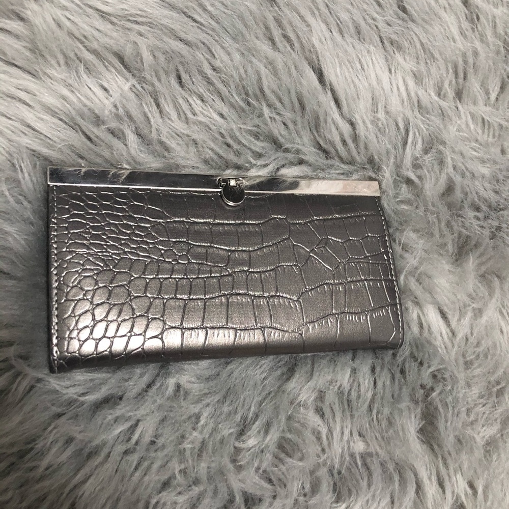 Maurices Gray Wallet